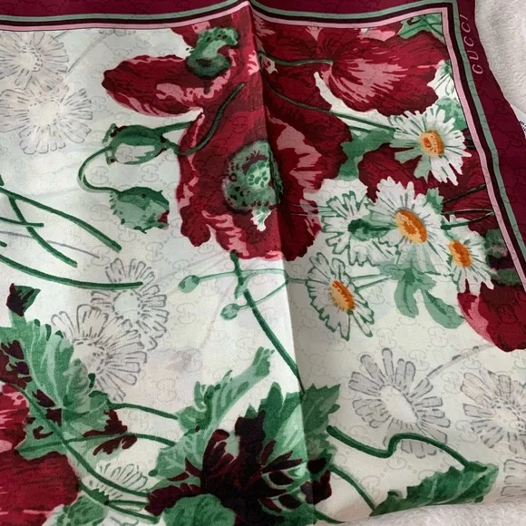 NWT Authentic Gucci Floral Deep Love Silk Scarf - Picture 10 of 11